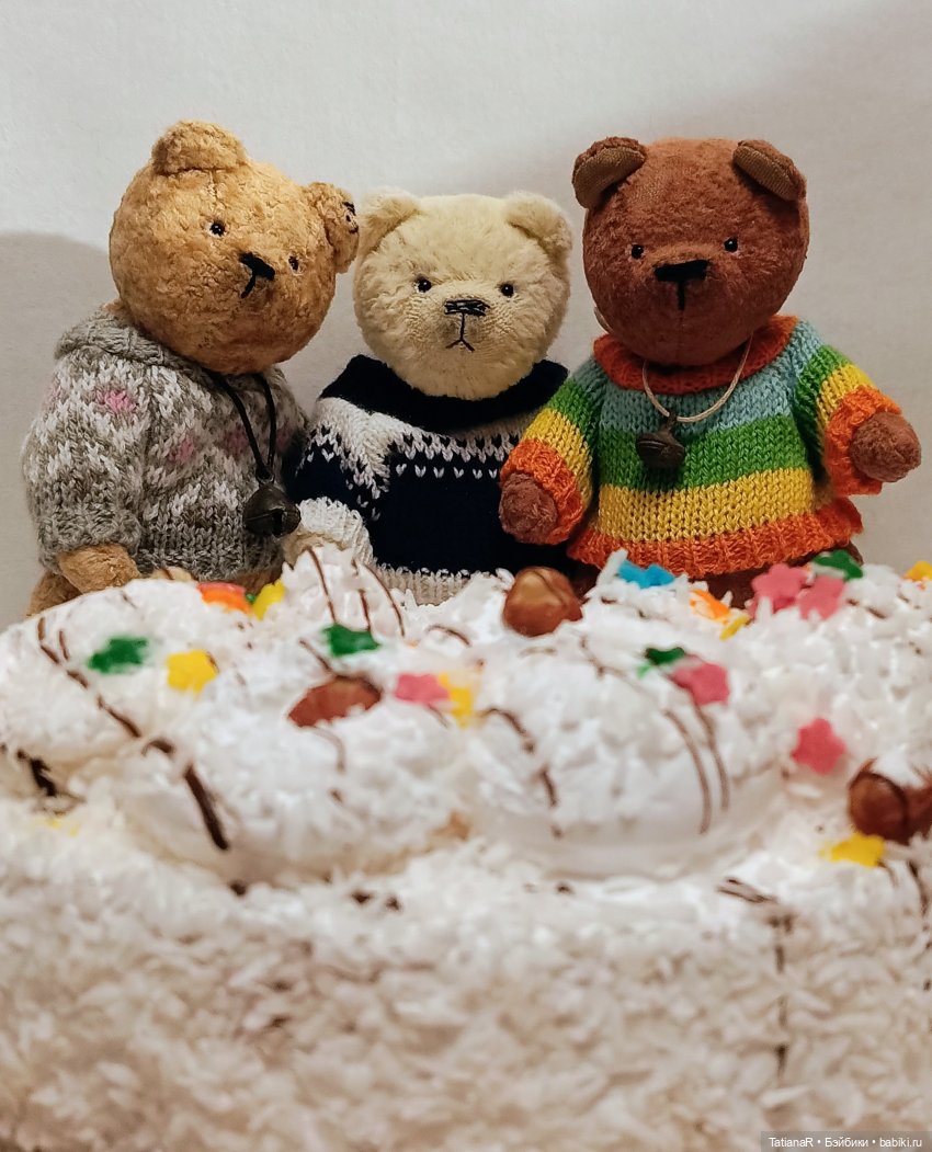 Приключения у праздничного тортика