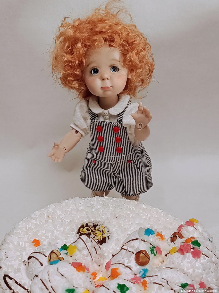 Приключения у праздничного тортика