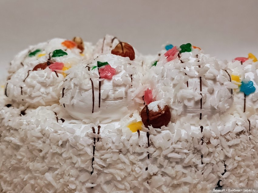 Приключения у праздничного тортика