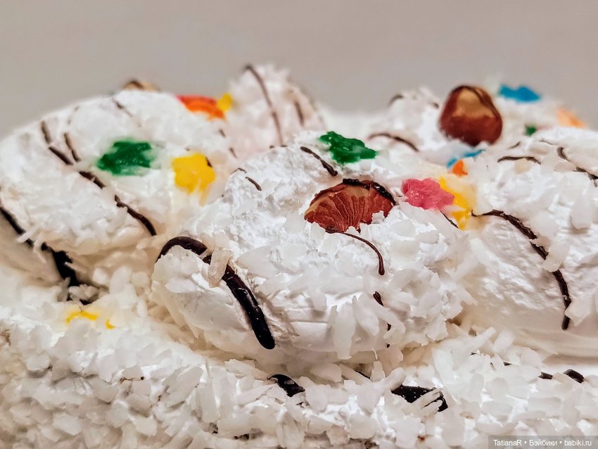 Приключения у праздничного тортика