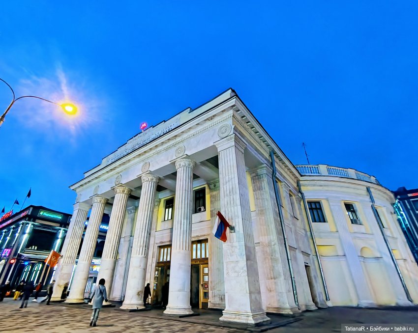 Приключения у праздничного тортика