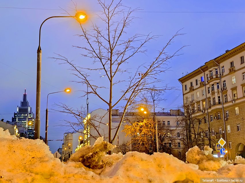 Приключения у праздничного тортика