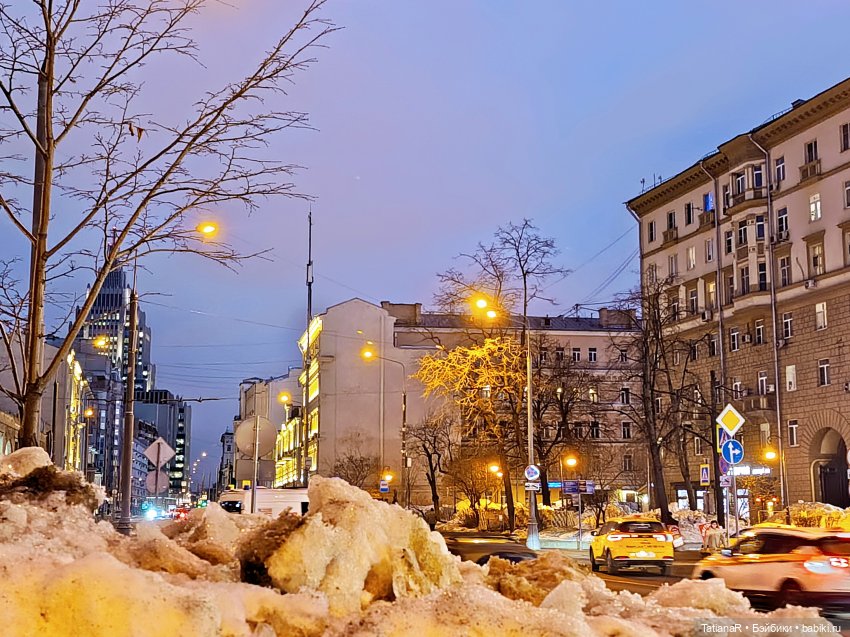 Приключения у праздничного тортика