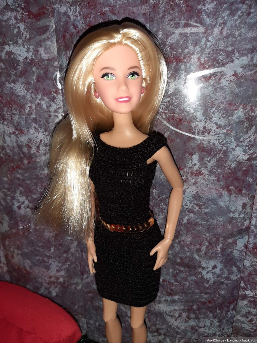 Новенькая. Небольшое знакомство