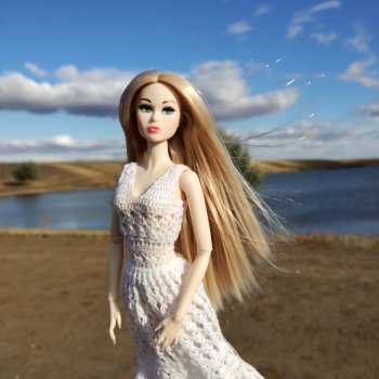 Мадам-недовольство на прогулке.