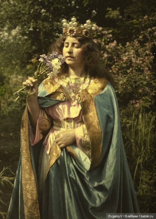 Викторианский маскарад, эдвардианский автохром, модная периодика 19 века и антикварные куклы