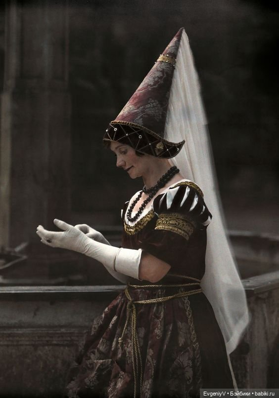 Викторианский маскарад, эдвардианский автохром, модная периодика 19 века и антикварные куклы