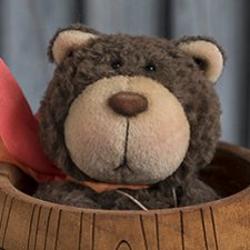 Мишка очень любит мёд