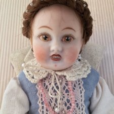 Кукла в антикварном стиле