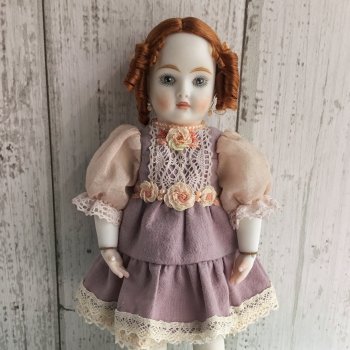 Грушенька примоднилась