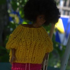 Свитер и юбка для Барби.