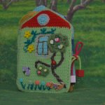 Вязаная развивающая книжка "Анечка и ее домик"