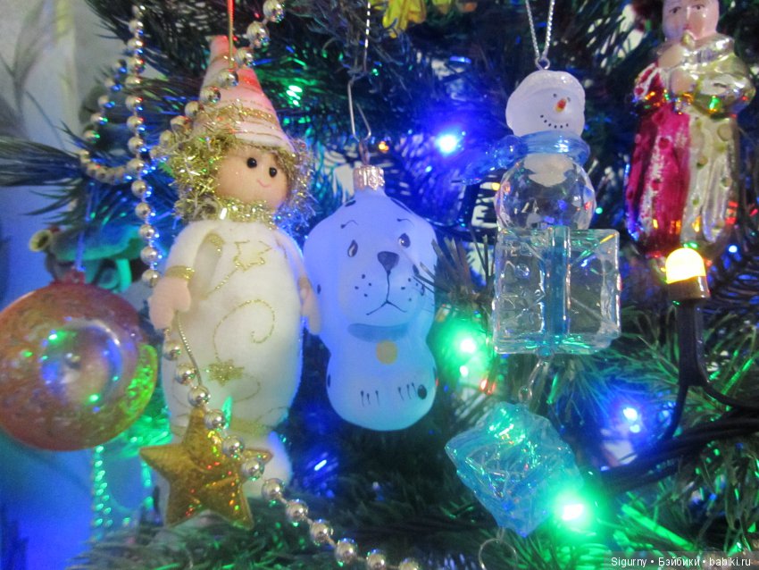 Новогодние игрушки — Новый год и Рождество: праздничные фото кукол (фото 3)