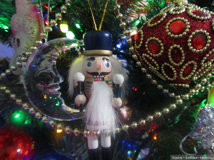 Новогодние игрушки — Новый год и Рождество: праздничные фото кукол (фото 10)
