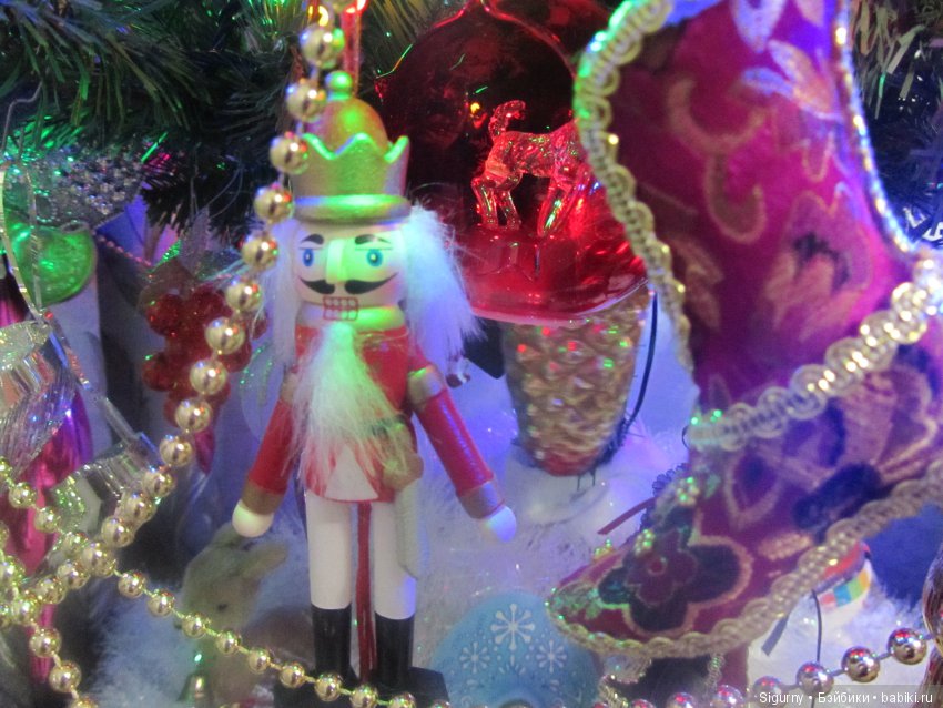 Новогодние игрушки — Новый год и Рождество: праздничные фото кукол (фото 8)