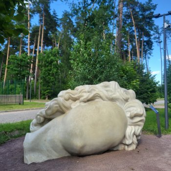 Луиза в парке Малевича