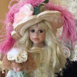 Фарфоровая кукла " Любительница кукол" от Розмари Стридом.