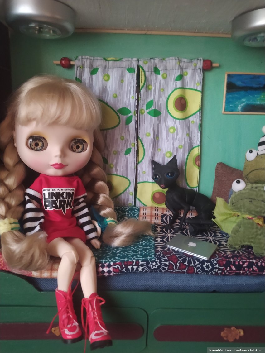 Уголок для Блайз — Румбоксы и кукольные интерьеры: фото