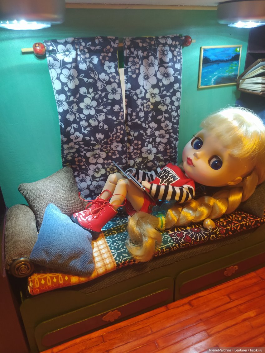 Уголок для Блайз — Румбоксы и кукольные интерьеры: фото