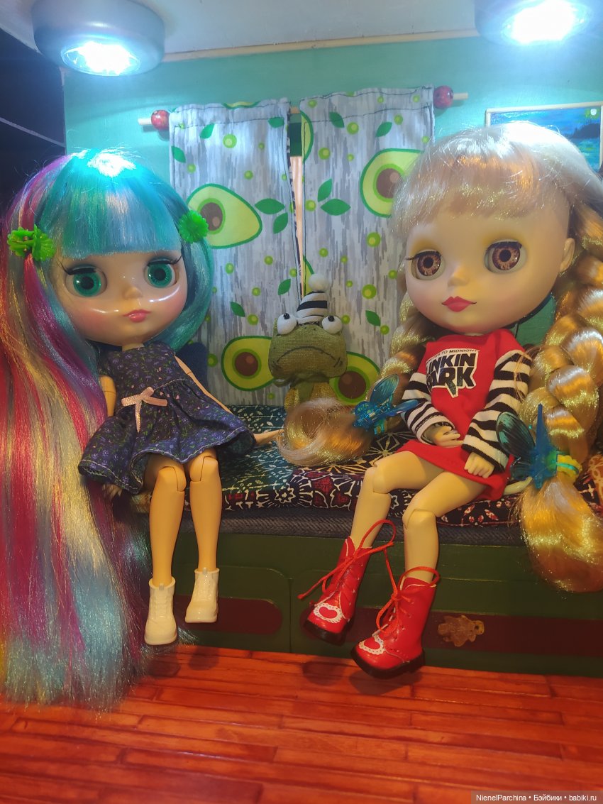 Уголок для Блайз — Румбоксы и кукольные интерьеры: фото