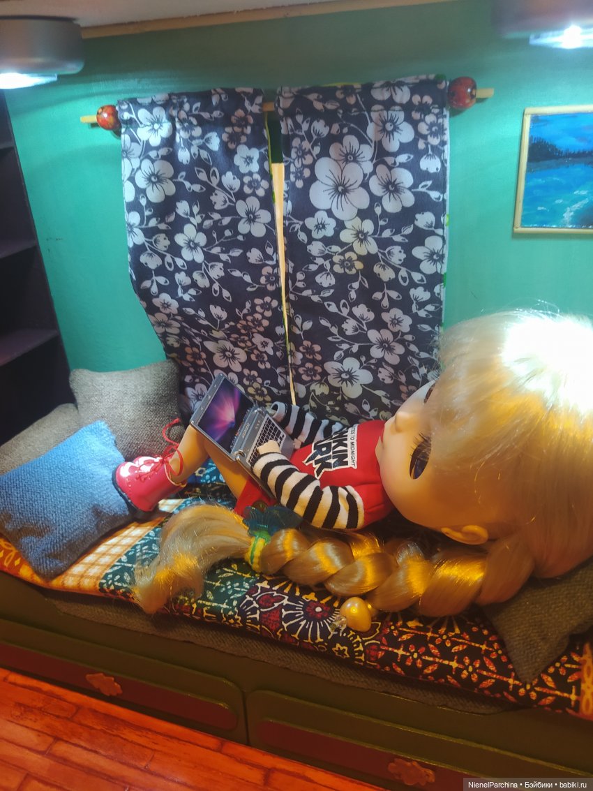 Уголок для Блайз — Румбоксы и кукольные интерьеры: фото