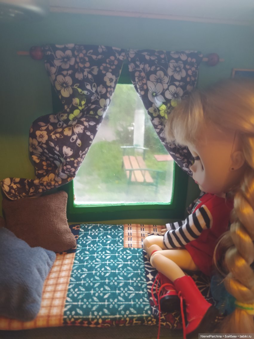 Уголок для Блайз — Румбоксы и кукольные интерьеры: фото