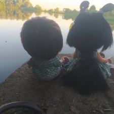 Ёсико показывает Никите пруд.