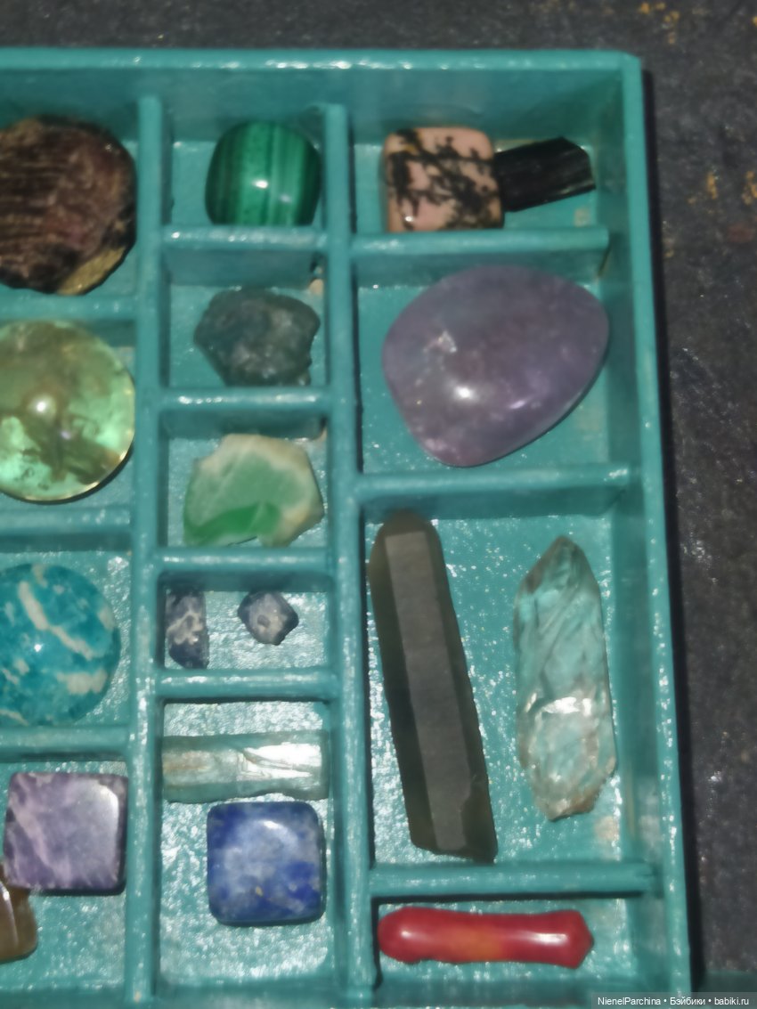 Функциональный журнальный столик