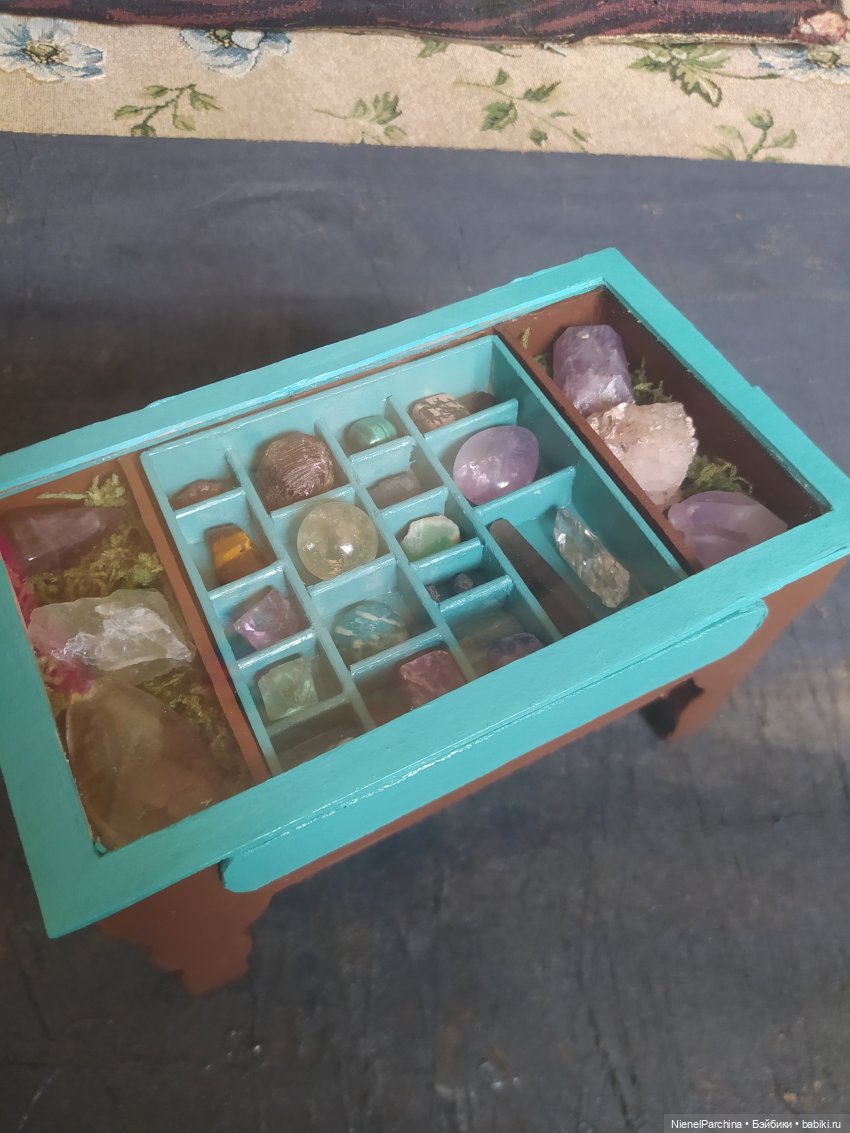 Функциональный журнальный столик