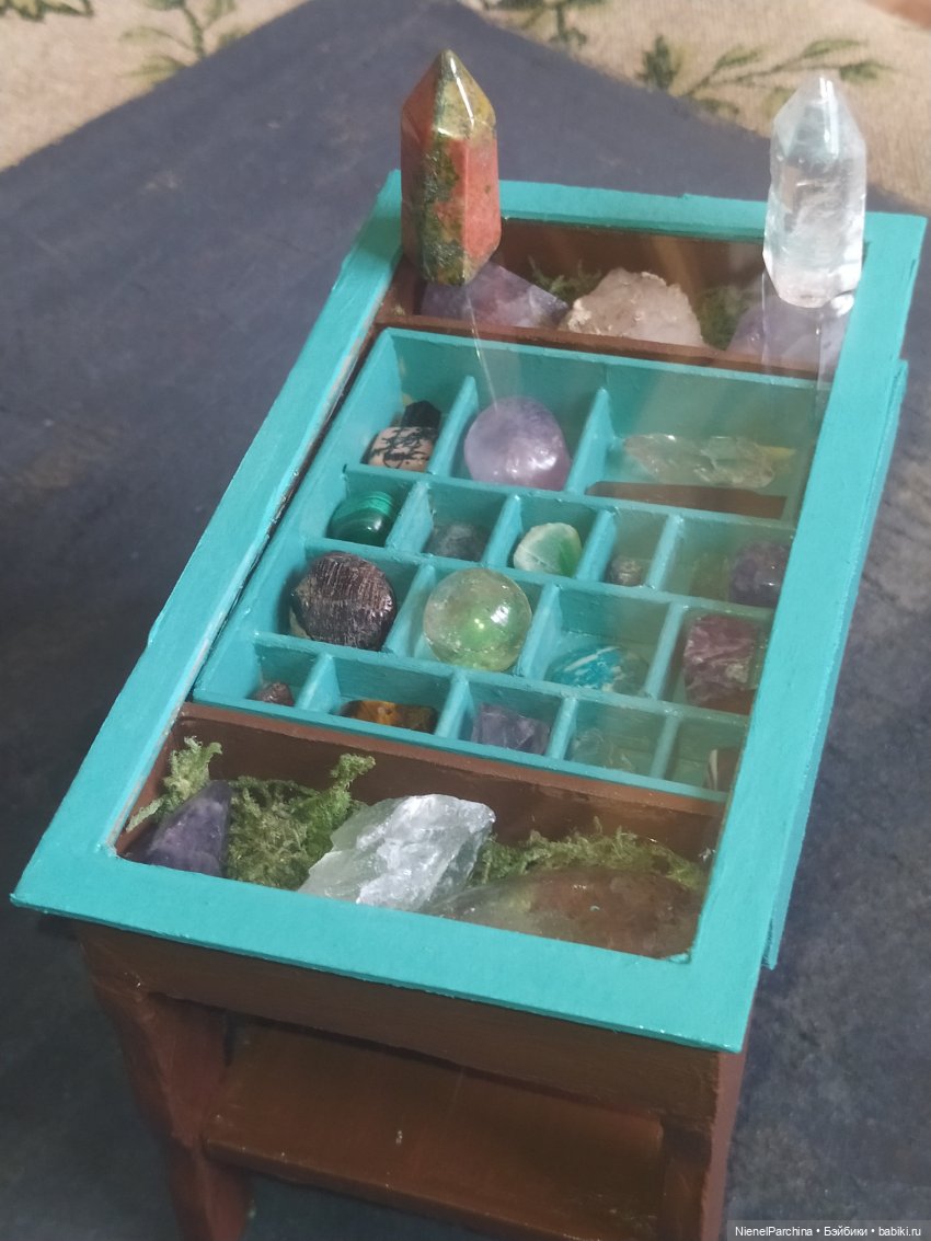 Функциональный журнальный столик