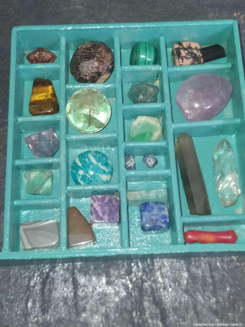 Функциональный журнальный столик