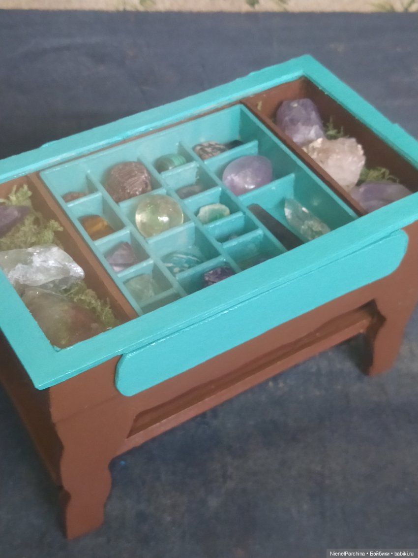 Функциональный журнальный столик