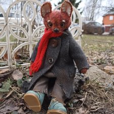 Лис Закери на прогулке