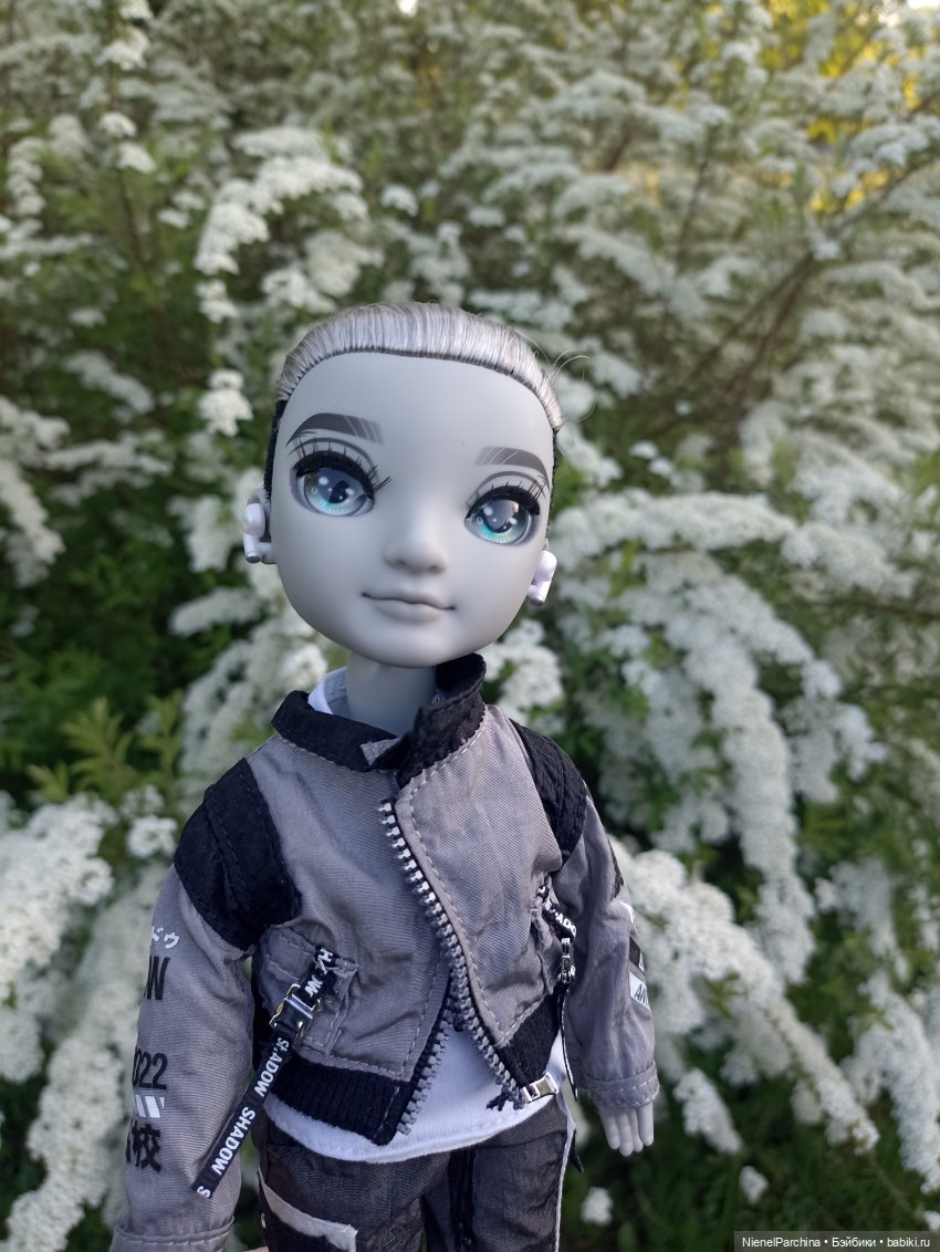 Эш на прогулке | Бэйбики Эш на прогулке — Куклы Rainbow High (Рейнбоу Хай