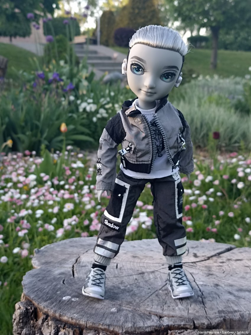 Эш на прогулке | Бэйбики Эш на прогулке — Куклы Rainbow High (Рейнбоу Хай