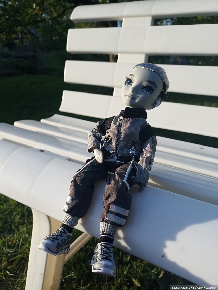 Эш на прогулке | Бэйбики Эш на прогулке — Куклы Rainbow High (Рейнбоу Хай