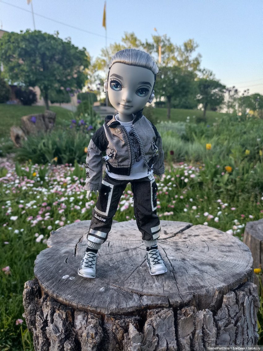 Эш на прогулке | Бэйбики Эш на прогулке — Куклы Rainbow High (Рейнбоу Хай