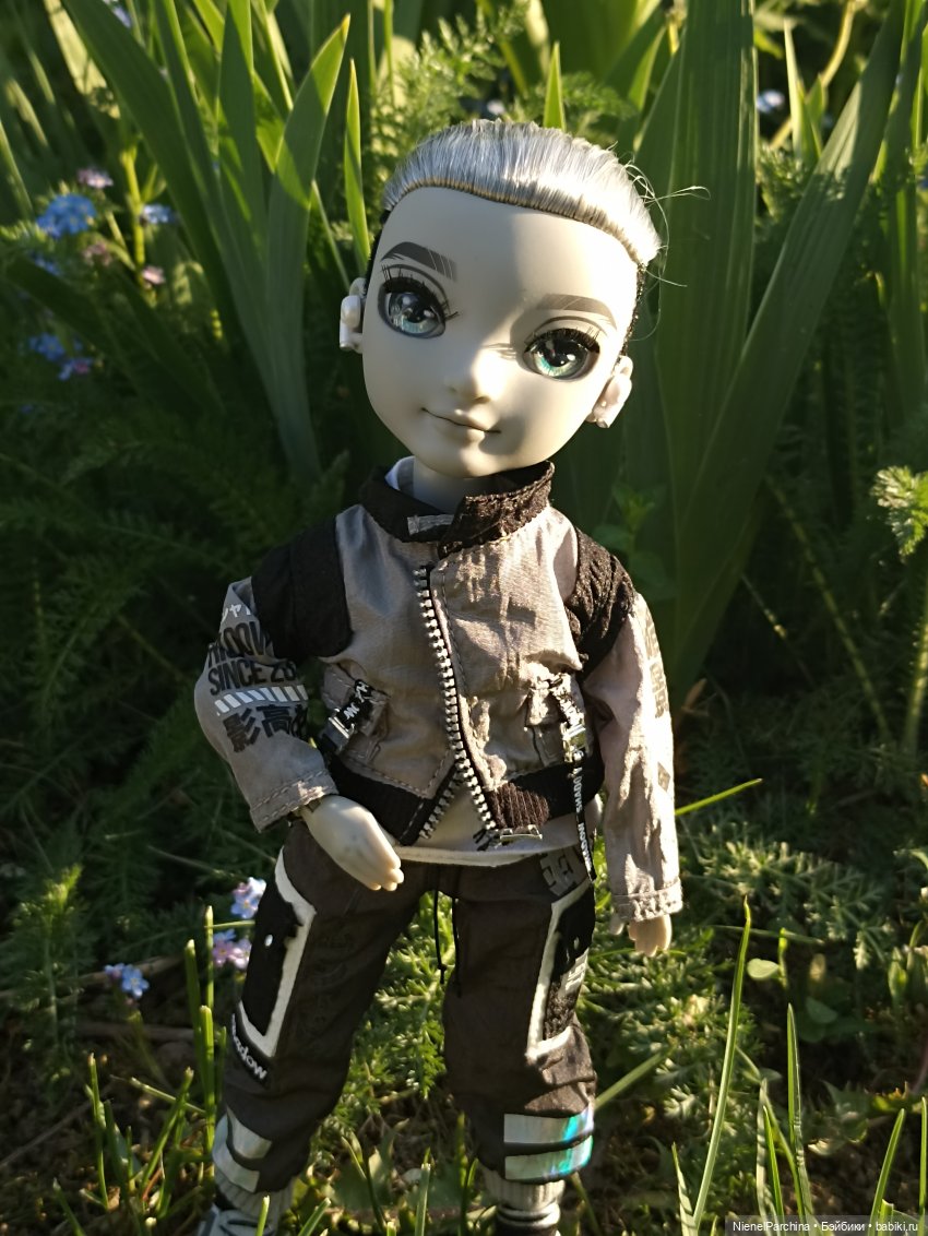 Эш на прогулке | Бэйбики Эш на прогулке — Куклы Rainbow High (Рейнбоу Хай (фото 4)