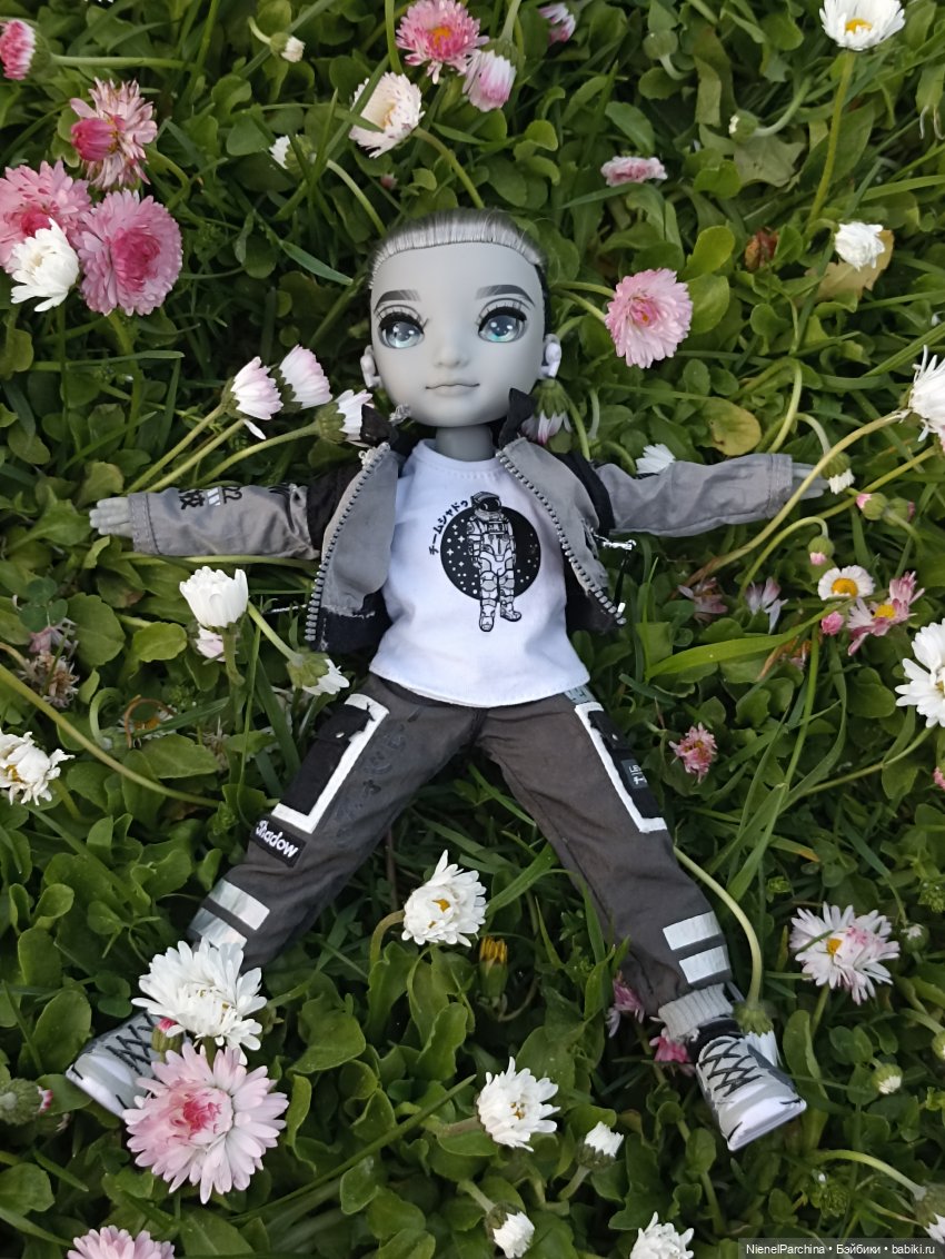 Эш на прогулке | Бэйбики Эш на прогулке — Куклы Rainbow High (Рейнбоу Хай