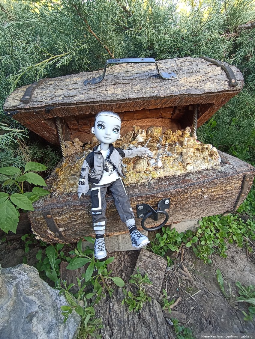 Эш на прогулке | Бэйбики Эш на прогулке — Куклы Rainbow High (Рейнбоу Хай