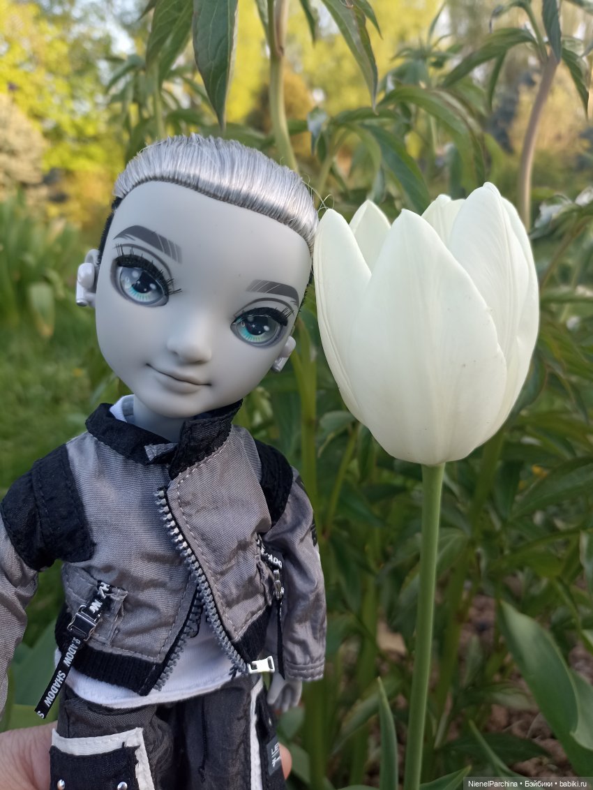 Эш на прогулке | Бэйбики Эш на прогулке — Куклы Rainbow High (Рейнбоу Хай