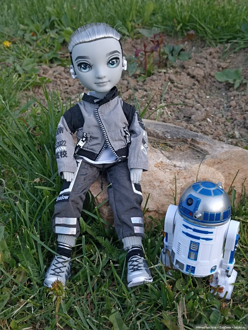 Эш на прогулке | Бэйбики Эш на прогулке — Куклы Rainbow High (Рейнбоу Хай