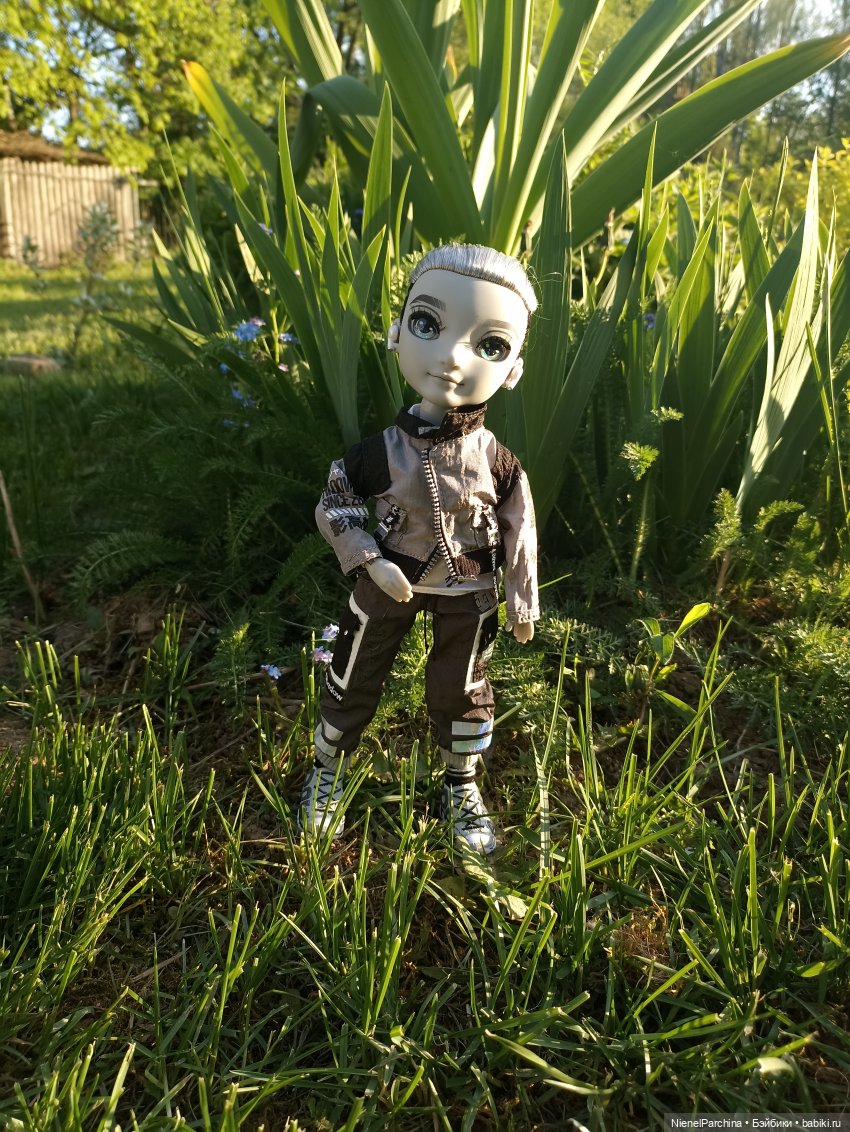 Эш на прогулке | Бэйбики Эш на прогулке — Куклы Rainbow High (Рейнбоу Хай (фото 3)