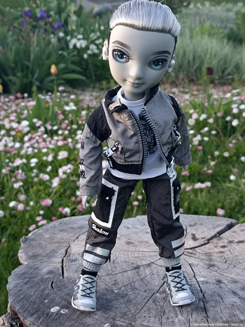 Эш на прогулке | Бэйбики Эш на прогулке — Куклы Rainbow High (Рейнбоу Хай