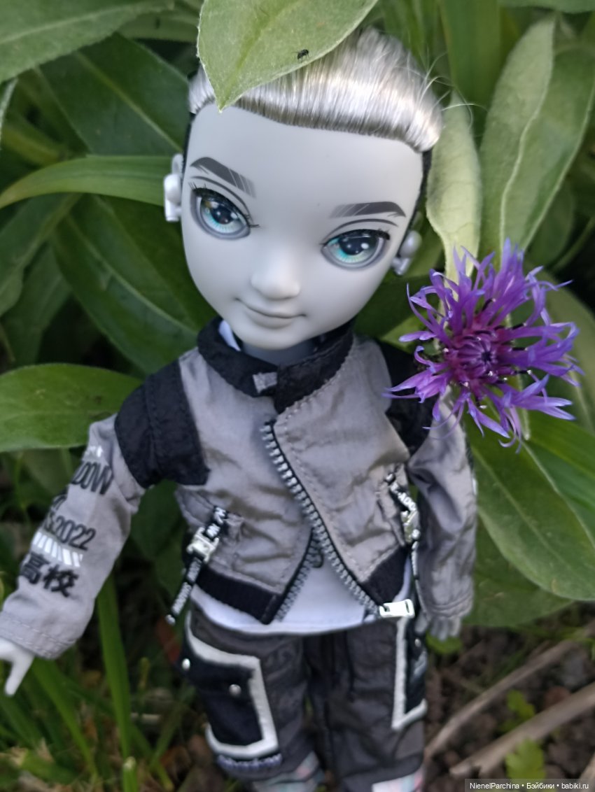 Эш на прогулке | Бэйбики Эш на прогулке — Куклы Rainbow High (Рейнбоу Хай
