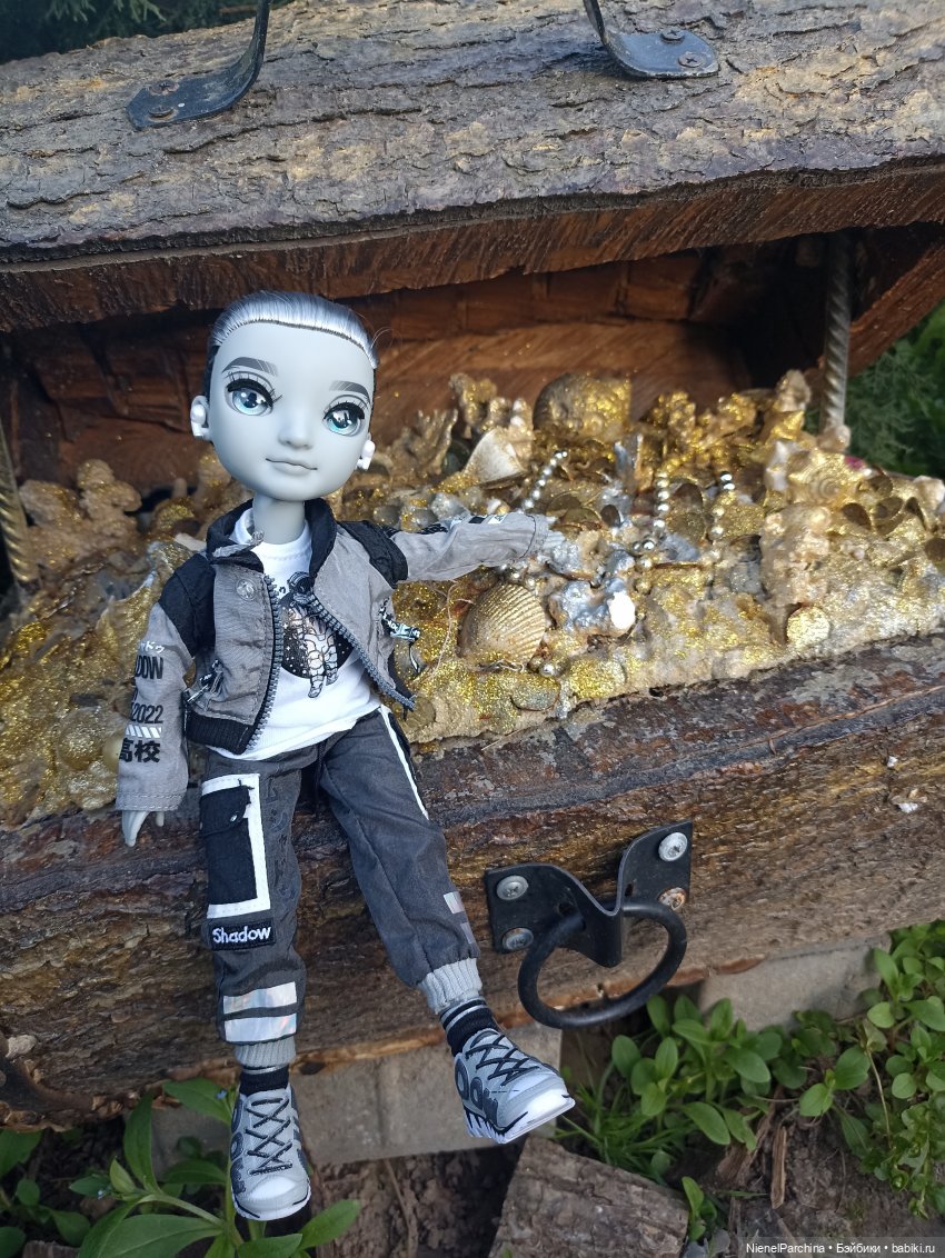 Эш на прогулке | Бэйбики Эш на прогулке — Куклы Rainbow High (Рейнбоу Хай