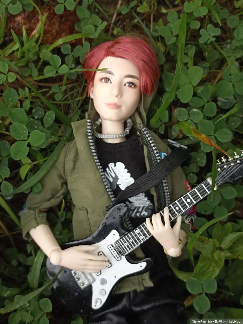 Дебютный клип Джихуна — Куклы и тела Obitsu (Обитсу): 1/6