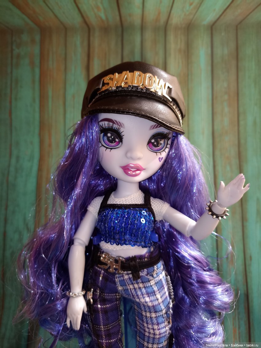 Ума гитаристка неоновых теней