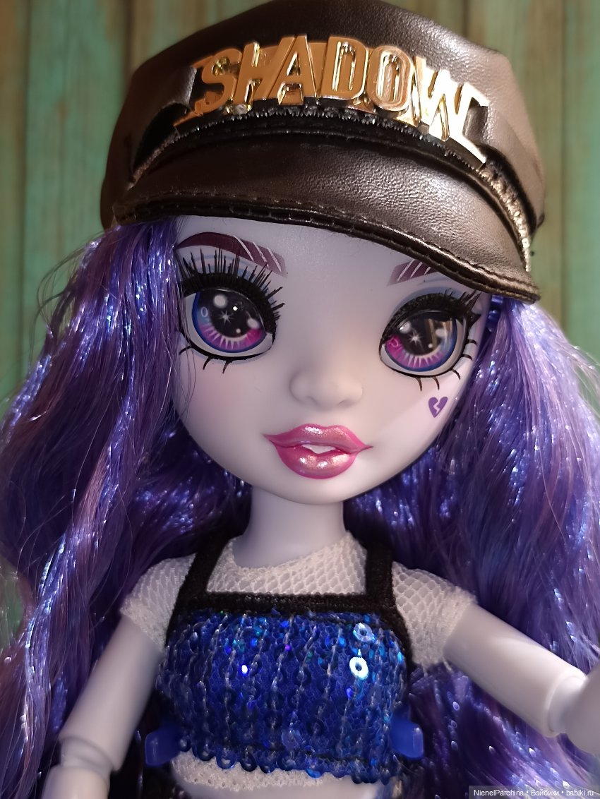 Ума гитаристка неоновых теней