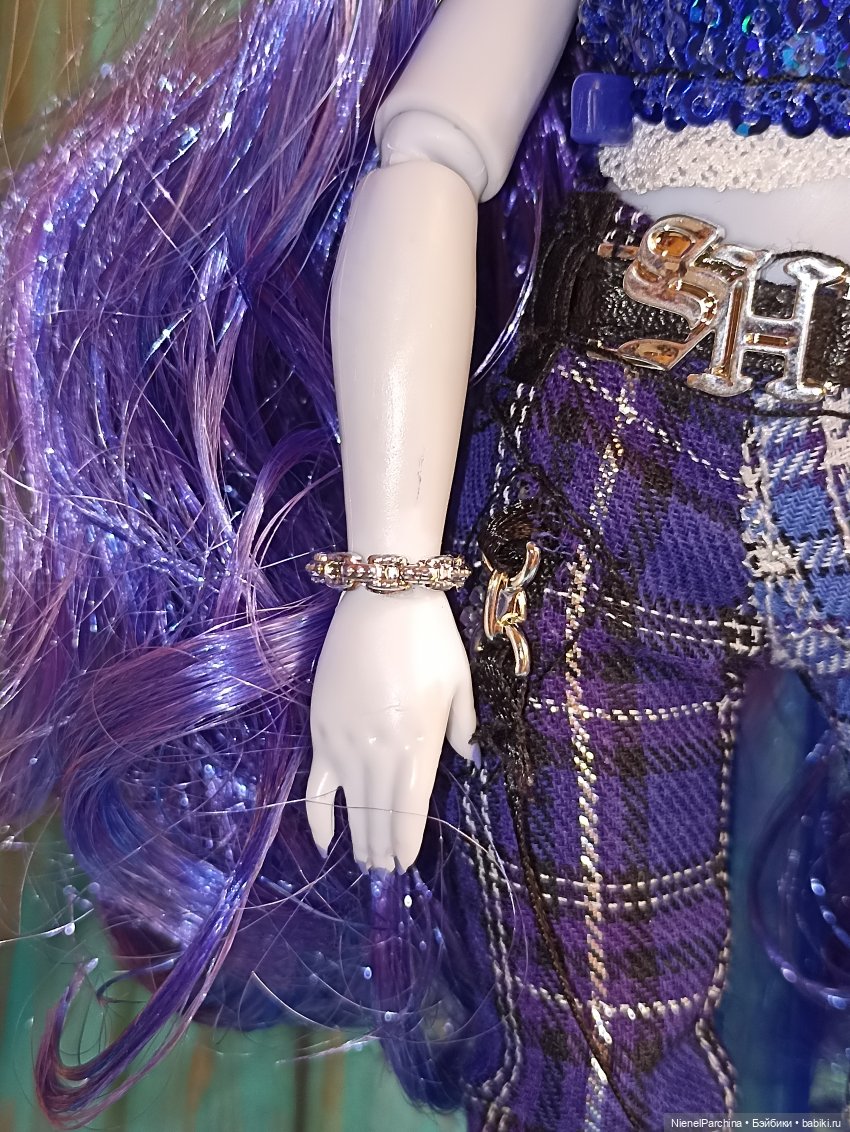 Ума гитаристка неоновых теней